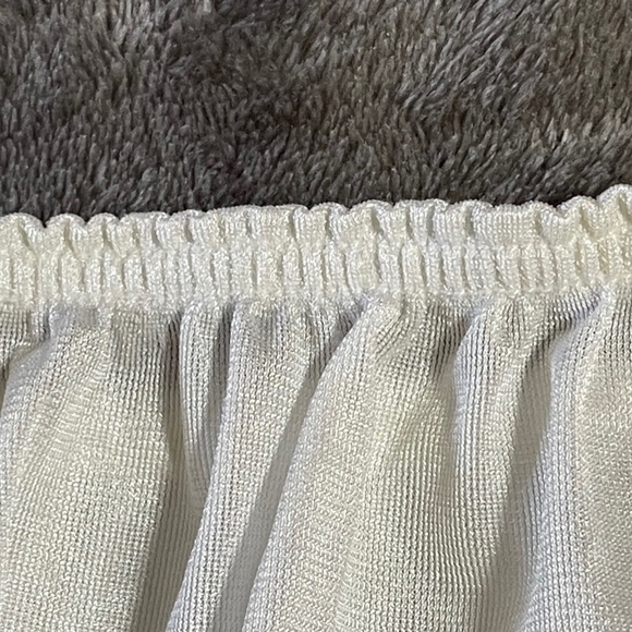 Vintage Debonaire Satin Half slip with double slits. Made in Canada. Size L - Picture 7 of 8